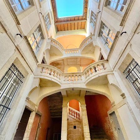 Au Coeur Du Centre Historique - Immeuble Classe - Terrasse - Climatise ニーム エクステリア 写真