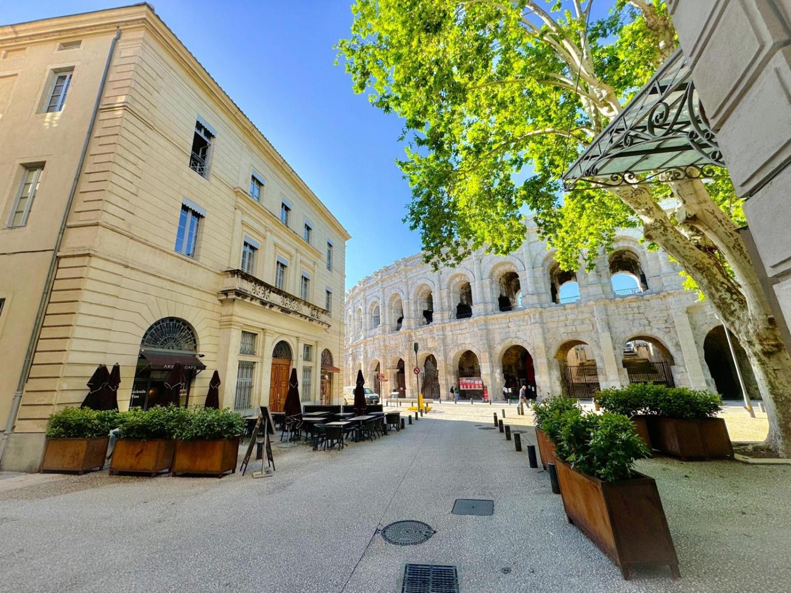 Au Coeur Du Centre Historique - Immeuble Classe - Terrasse - Climatise ニーム エクステリア 写真